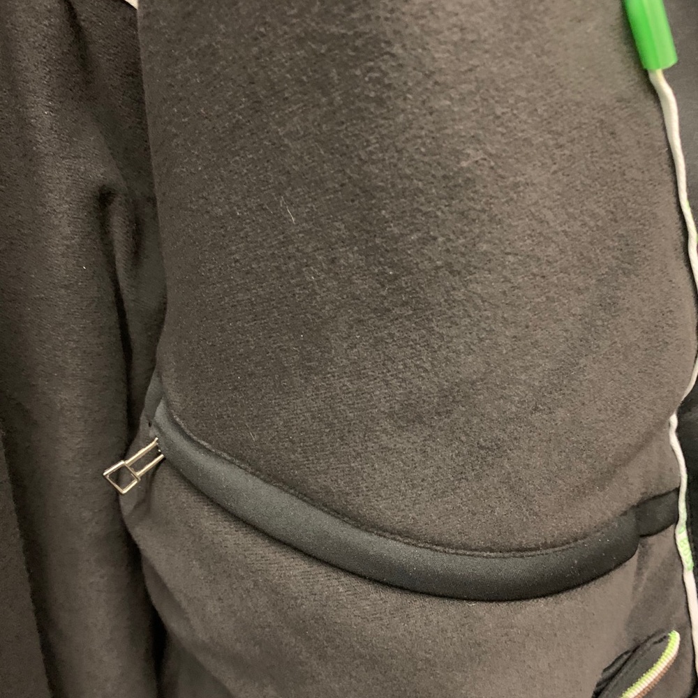 Hugo Boss winter/ski type jacket - Picture 3 of 7